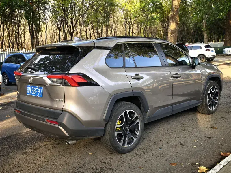 2022 Toyota RAV4 с пробегом 48 000 км