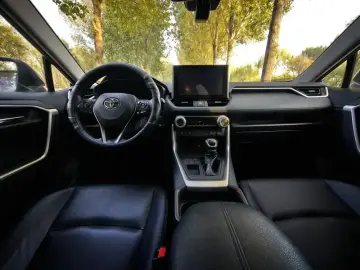 2022 Toyota RAV4 с пробегом 48 000 км