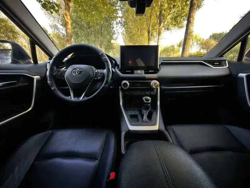 2022 Toyota RAV4 с пробегом 48 000 км
