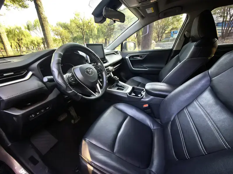 2022 Toyota RAV4 с пробегом 48 000 км