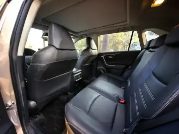 2022 Toyota RAV4 с пробегом 48 000 км