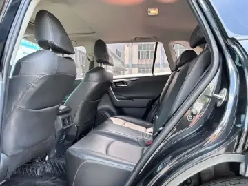 2021 Toyota RAV4 с пробегом 122 600 км
