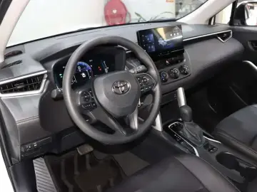 2024 Toyota Corolla Cross с пробегом 8 900 км