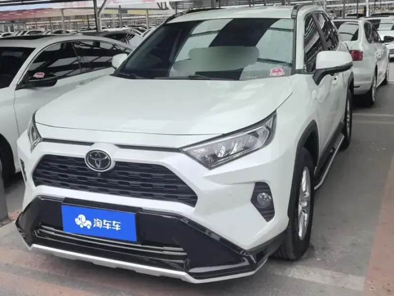 2021 Toyota RAV4 с пробегом 81 000 км