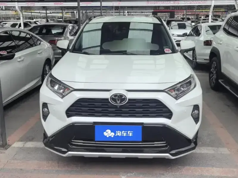2021 Toyota RAV4 с пробегом 81 000 км
