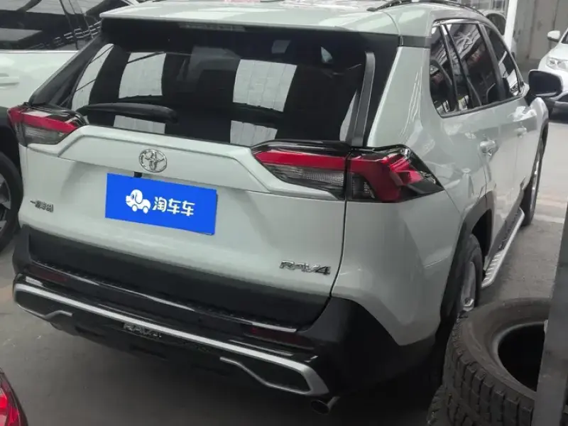 2021 Toyota RAV4 с пробегом 81 000 км