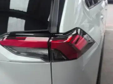 2021 Toyota RAV4 с пробегом 81 000 км