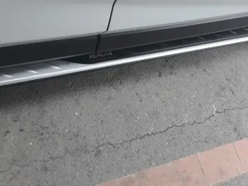 2021 Toyota RAV4 с пробегом 81 000 км