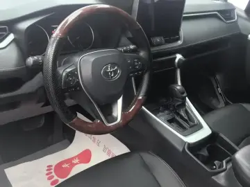 2021 Toyota RAV4 с пробегом 81 000 км