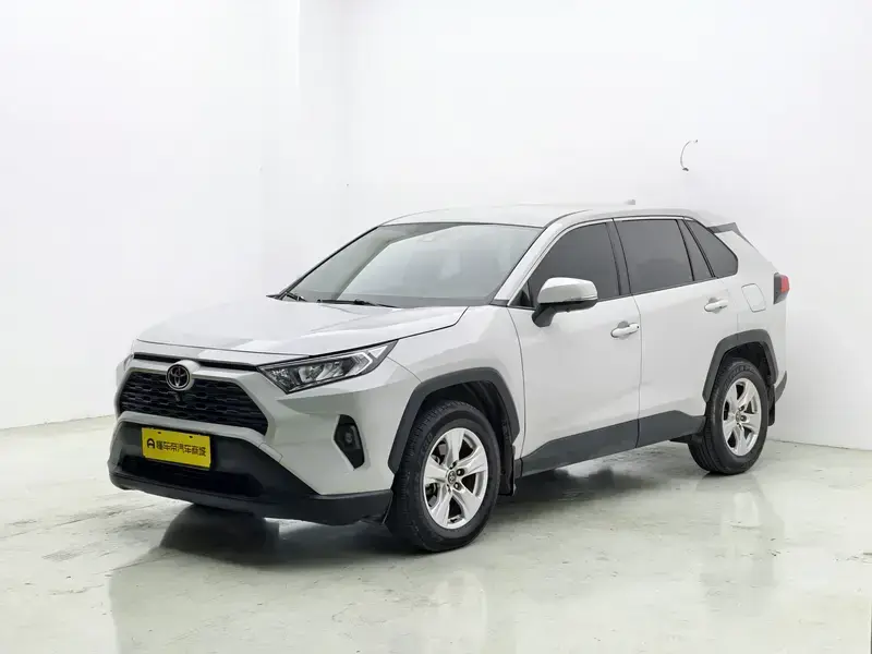 2023 Toyota RAV4 с пробегом 65 700 км