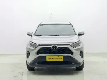2023 Toyota RAV4 с пробегом 65 700 км