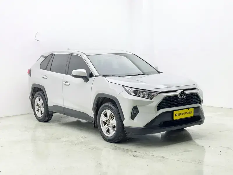 2023 Toyota RAV4 с пробегом 65 700 км