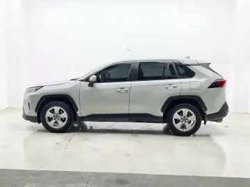 2023 Toyota RAV4 с пробегом 65 700 км