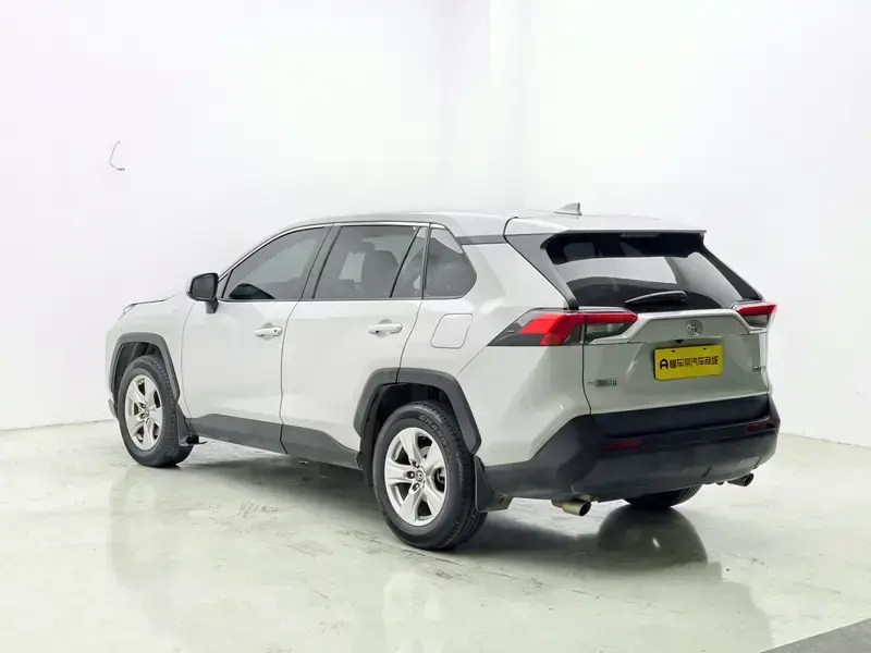 2023 Toyota RAV4 с пробегом 65 700 км