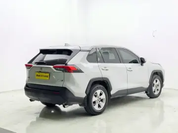 2023 Toyota RAV4 с пробегом 65 700 км