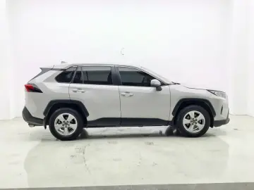 2023 Toyota RAV4 с пробегом 65 700 км