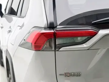 2023 Toyota RAV4 с пробегом 65 700 км