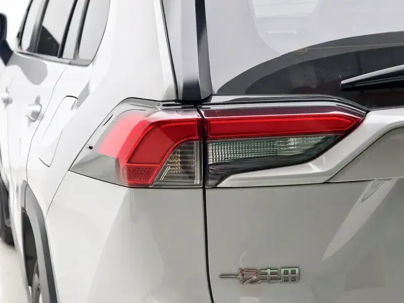 2023 Toyota RAV4 с пробегом 65 700 км