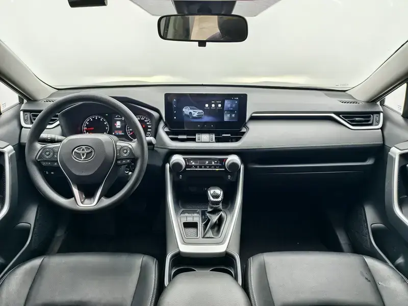 2023 Toyota RAV4 с пробегом 65 700 км