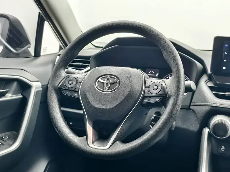 2023 Toyota RAV4 с пробегом 65 700 км