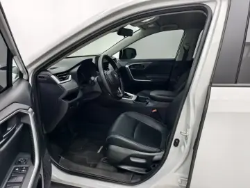 2023 Toyota RAV4 с пробегом 65 700 км