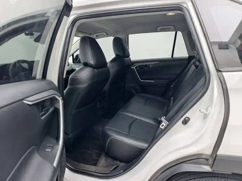 2023 Toyota RAV4 с пробегом 65 700 км