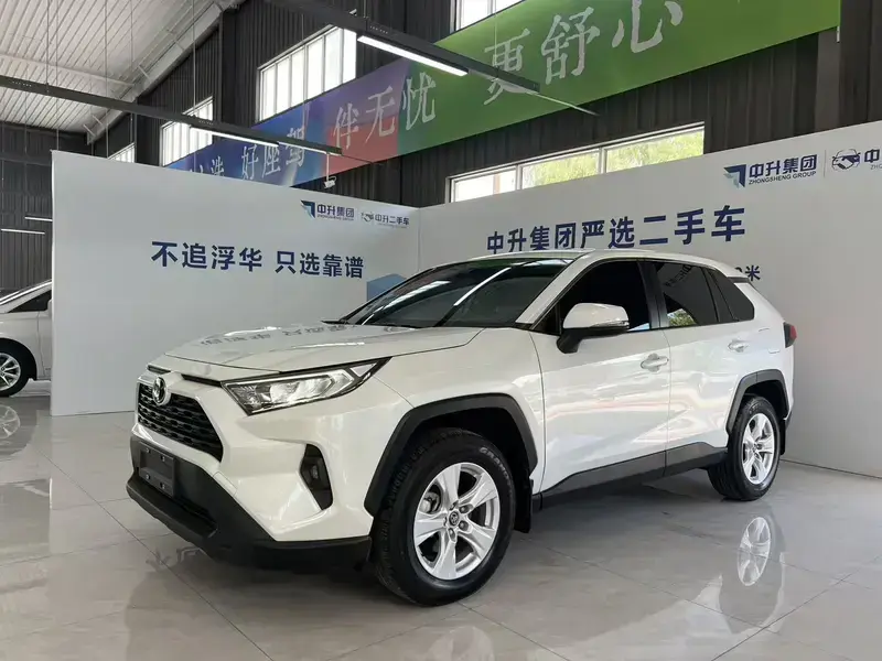 2024 Toyota RAV4 с пробегом 13 600 км