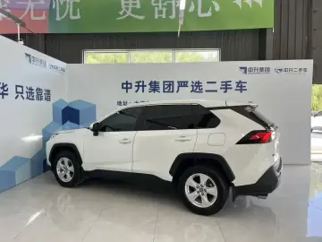 2024 Toyota RAV4 с пробегом 13 600 км