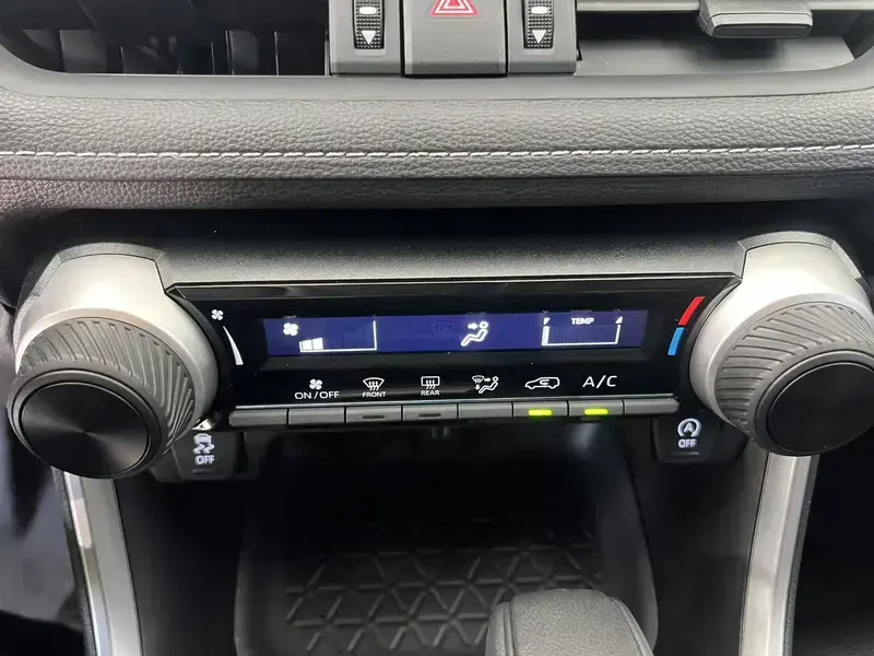 2024 Toyota RAV4 с пробегом 13 600 км