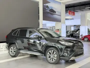 2024 Toyota RAV4 с пробегом 38 000 км