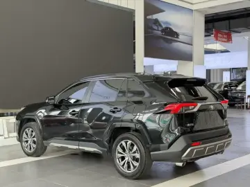 2024 Toyota RAV4 с пробегом 38 000 км