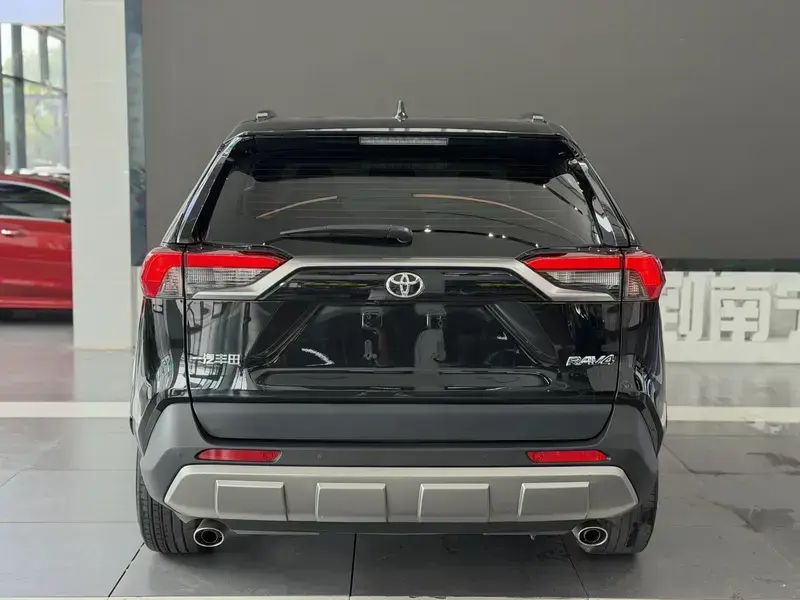 2024 Toyota RAV4 с пробегом 38 000 км