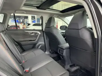 2024 Toyota RAV4 с пробегом 38 000 км