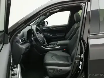 2021 Toyota Crown Kluger с пробегом 51 000 км