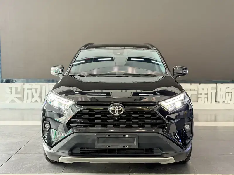 2023 Toyota RAV4 с пробегом 29 000 км
