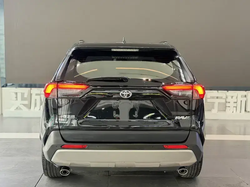 2023 Toyota RAV4 с пробегом 29 000 км