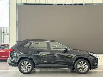 2023 Toyota RAV4 с пробегом 29 000 км
