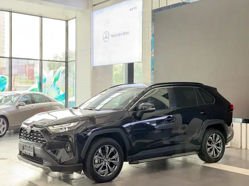 2023 Toyota RAV4 с пробегом 29 000 км