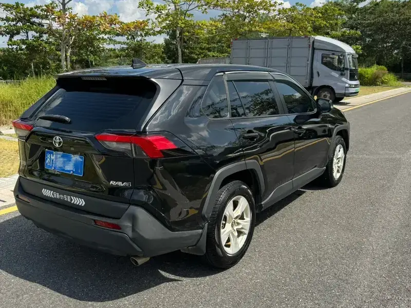 2022 Toyota RAV4 с пробегом 78 000 км