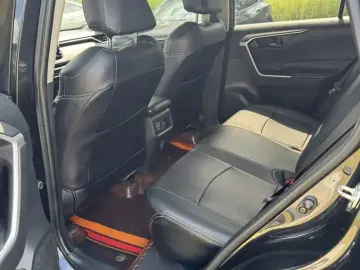 2022 Toyota RAV4 с пробегом 78 000 км