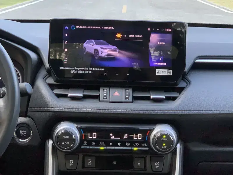 2023 Toyota RAV4 с пробегом 17 000 км