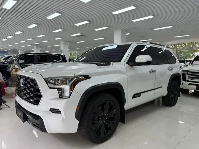2023 Toyota Sequoia с пробегом 95 000 км