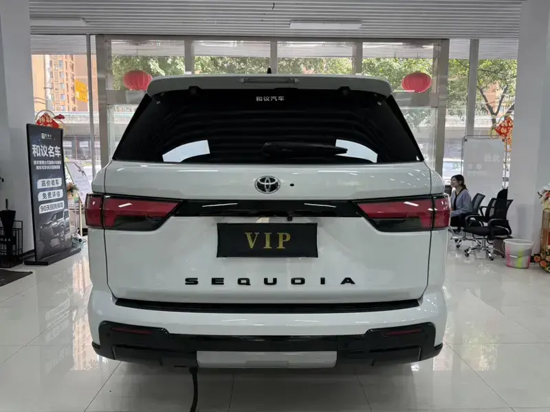 2023 Toyota Sequoia с пробегом 95 000 км