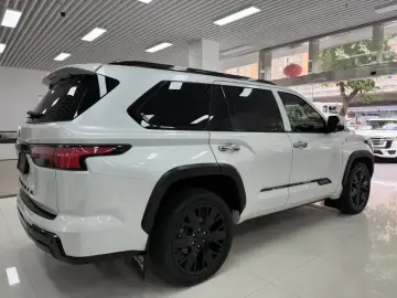 2023 Toyota Sequoia с пробегом 95 000 км