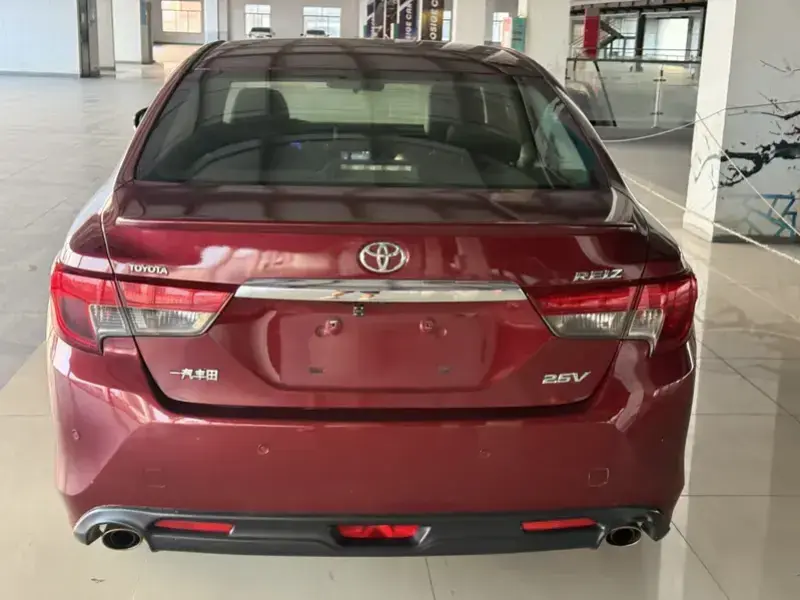 2013 Toyota Reiz с пробегом 170 000 км