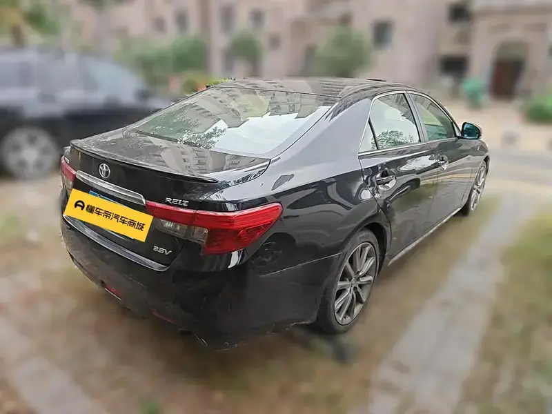 2013 Toyota Reiz с пробегом 65 900 км