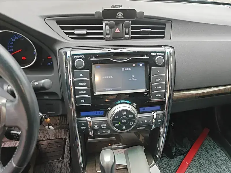 2013 Toyota Reiz с пробегом 65 900 км