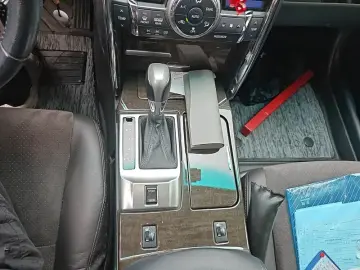2013 Toyota Reiz с пробегом 65 900 км