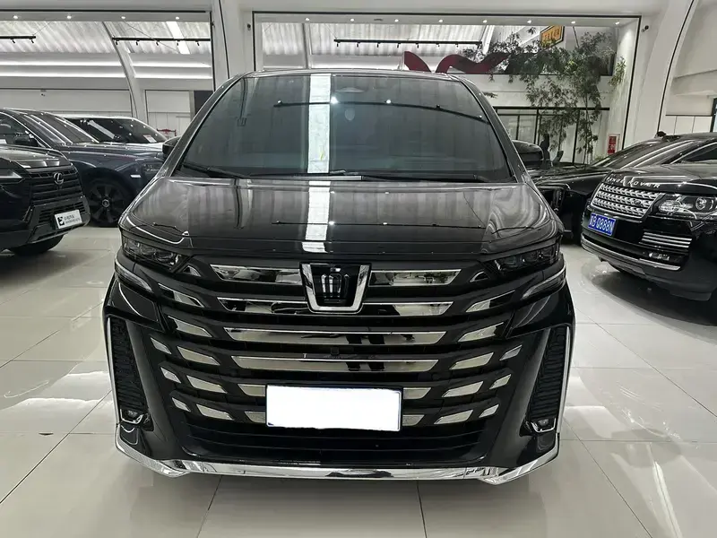 2024 Toyota Vellfire с пробегом 31 000 км