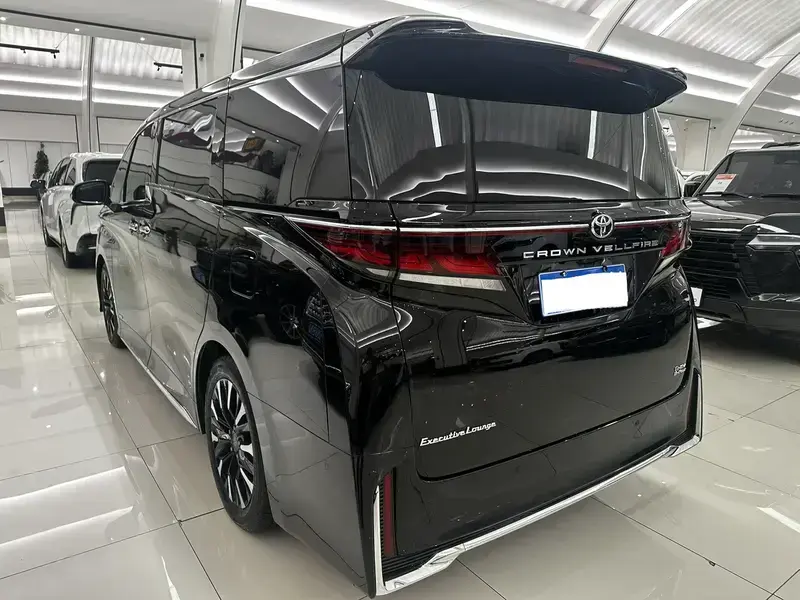 2024 Toyota Vellfire с пробегом 31 000 км